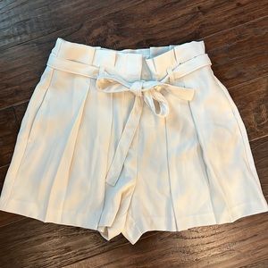 Express, size 6, cream color